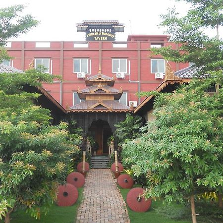 A Little Bit Of Mandalay Tavern Esterno foto